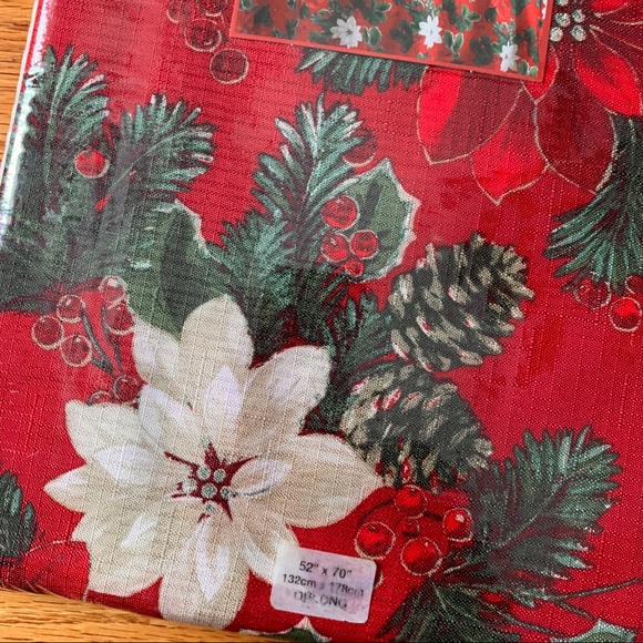 Bardwil Linens Poinsettia Pine Tablelcoth oblong - Picture 3 of 4